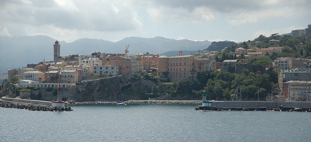 Bastia, Einlaufen 1.JPG